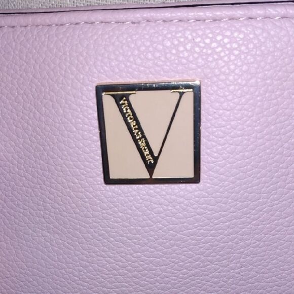 Victoria's Secret Light Pink Shoulder Bag with Gold Chain - Picture 2 of 5